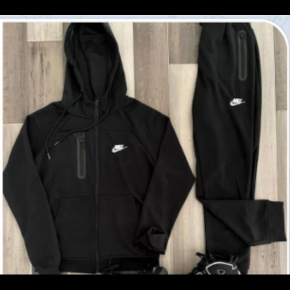 New with tags Nike sweatsuit 3XL